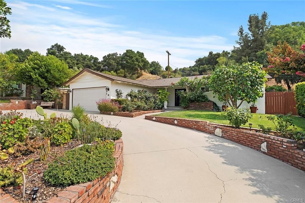445 E 13th Street, Azusa, CA 91702
