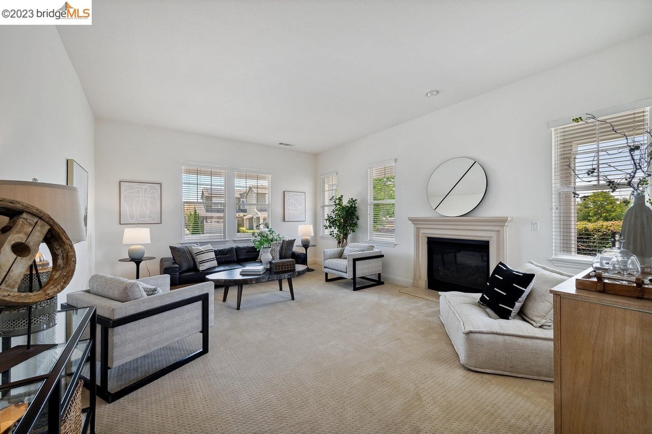 3733 Stonehenge Wy