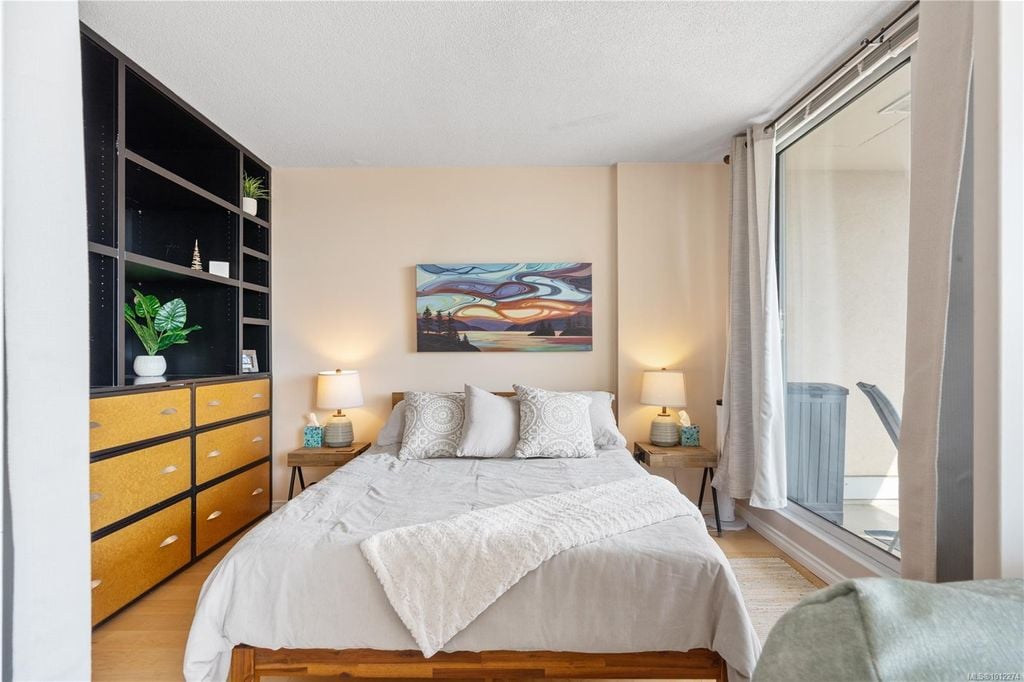 835 View St, #910