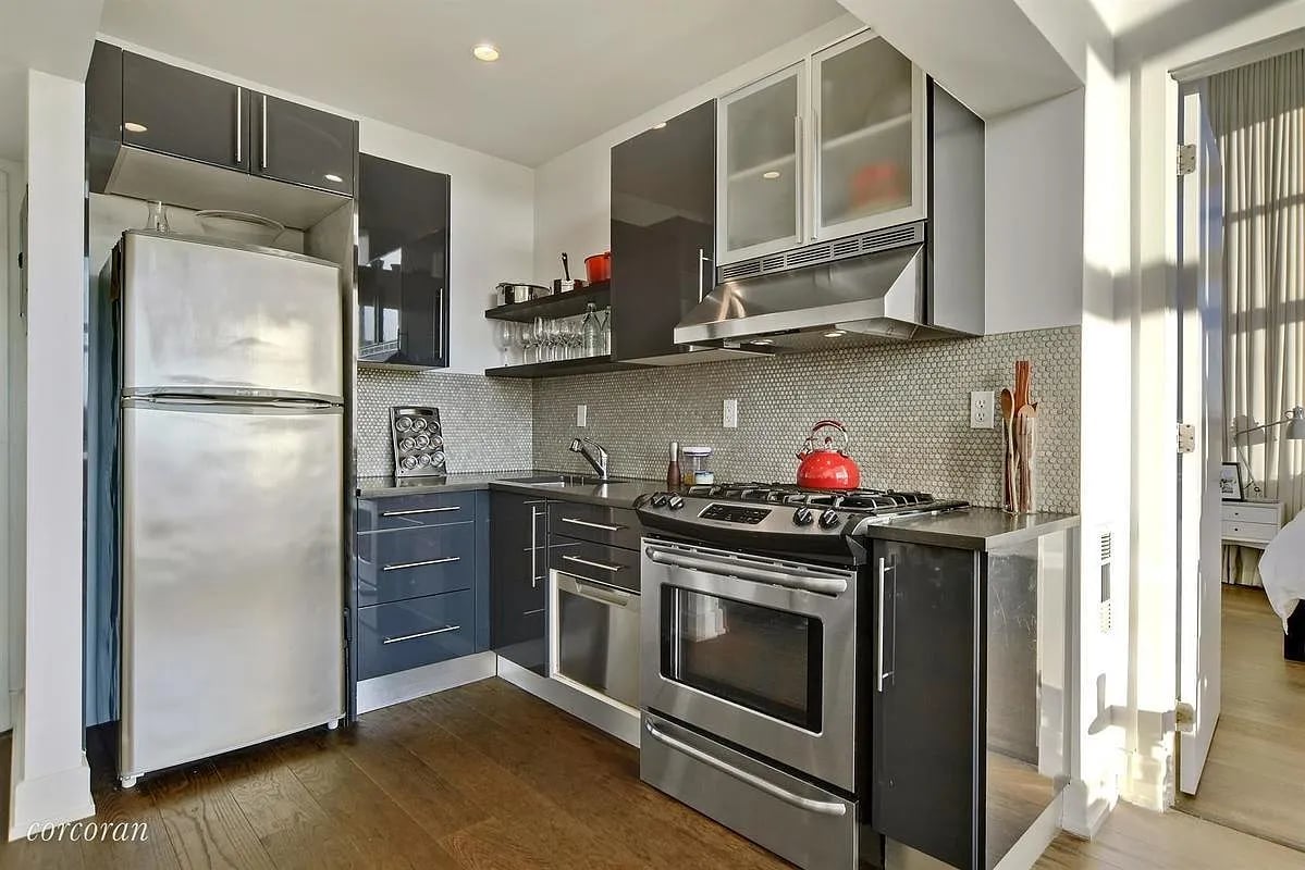 390 Lorimer St APT 3C