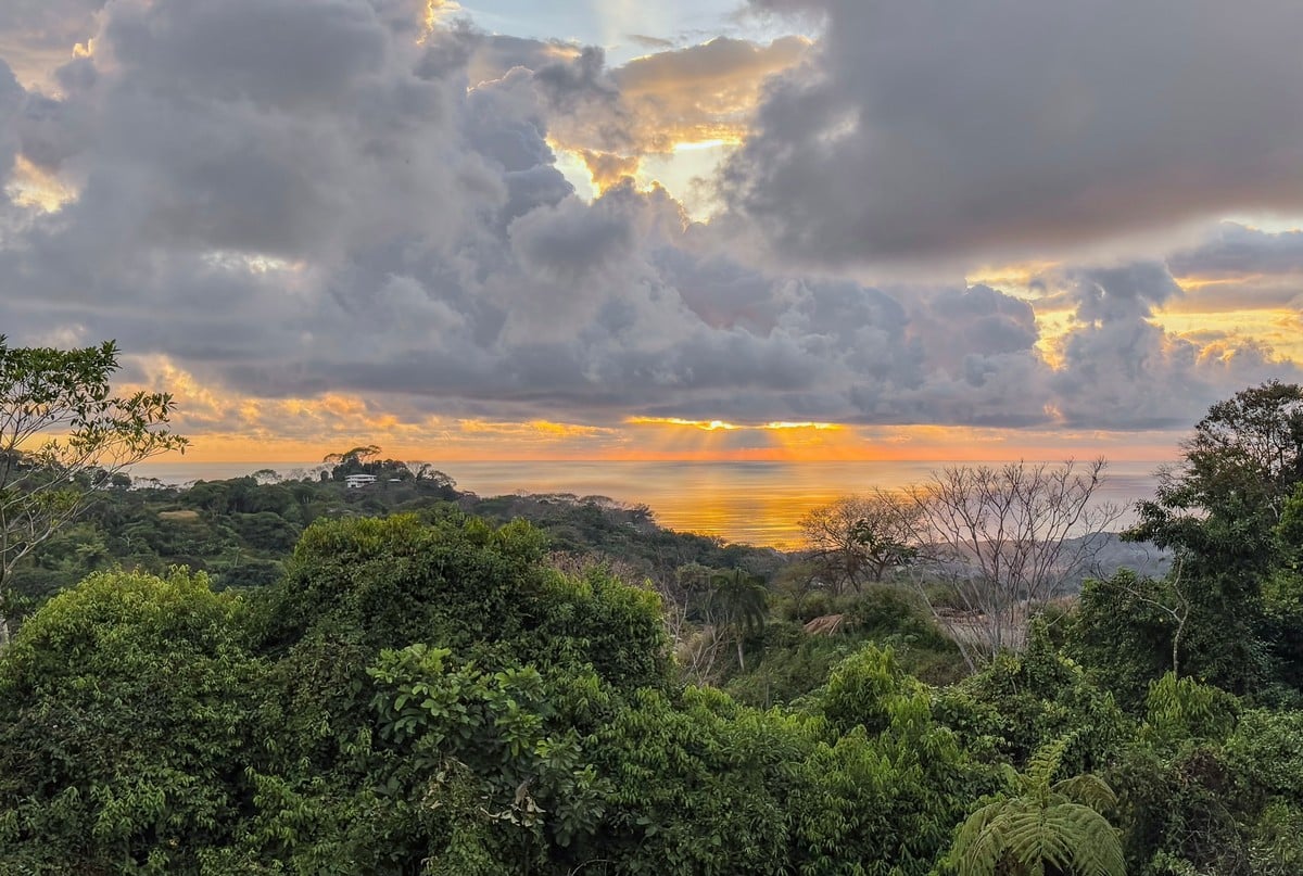 3.64 ACRES – 3 Bedroom Home With Expansive Ocean Views, Multiple Areas to Build, Public Road With Commercial Potential, 10min to the Beach!!