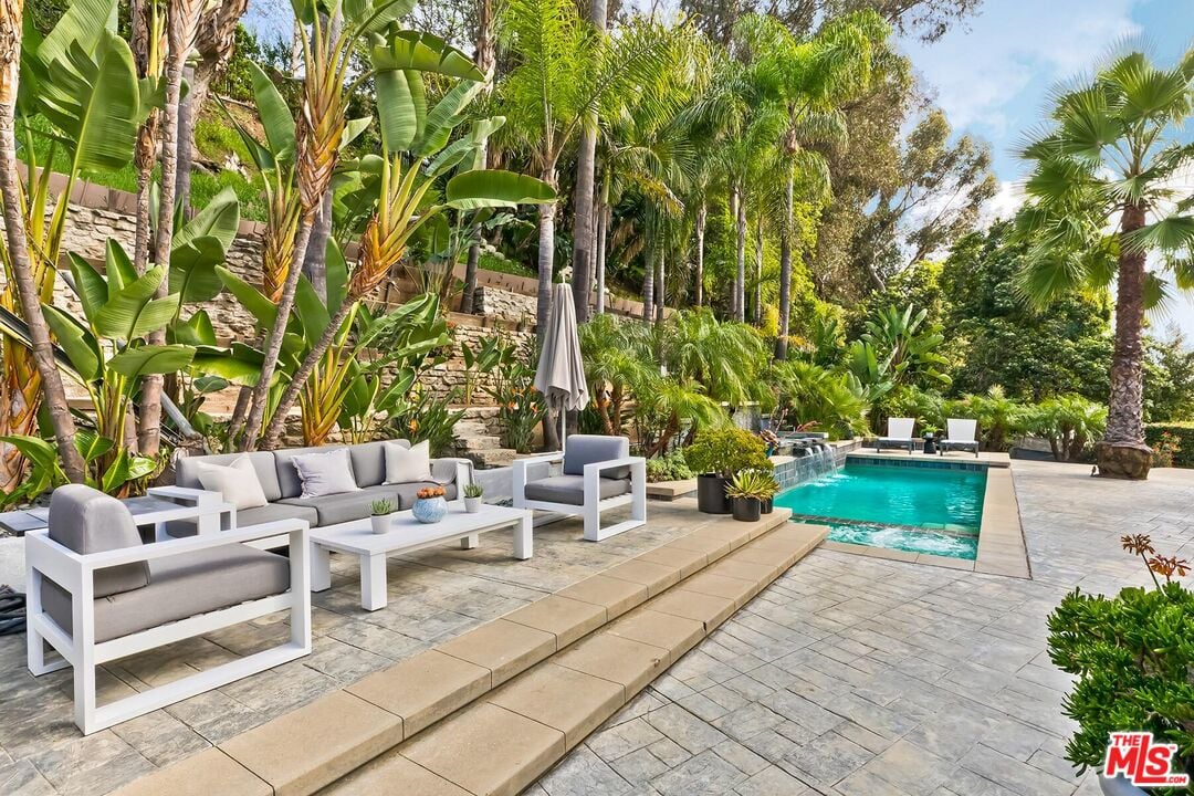  1514 San Ysidro Dr