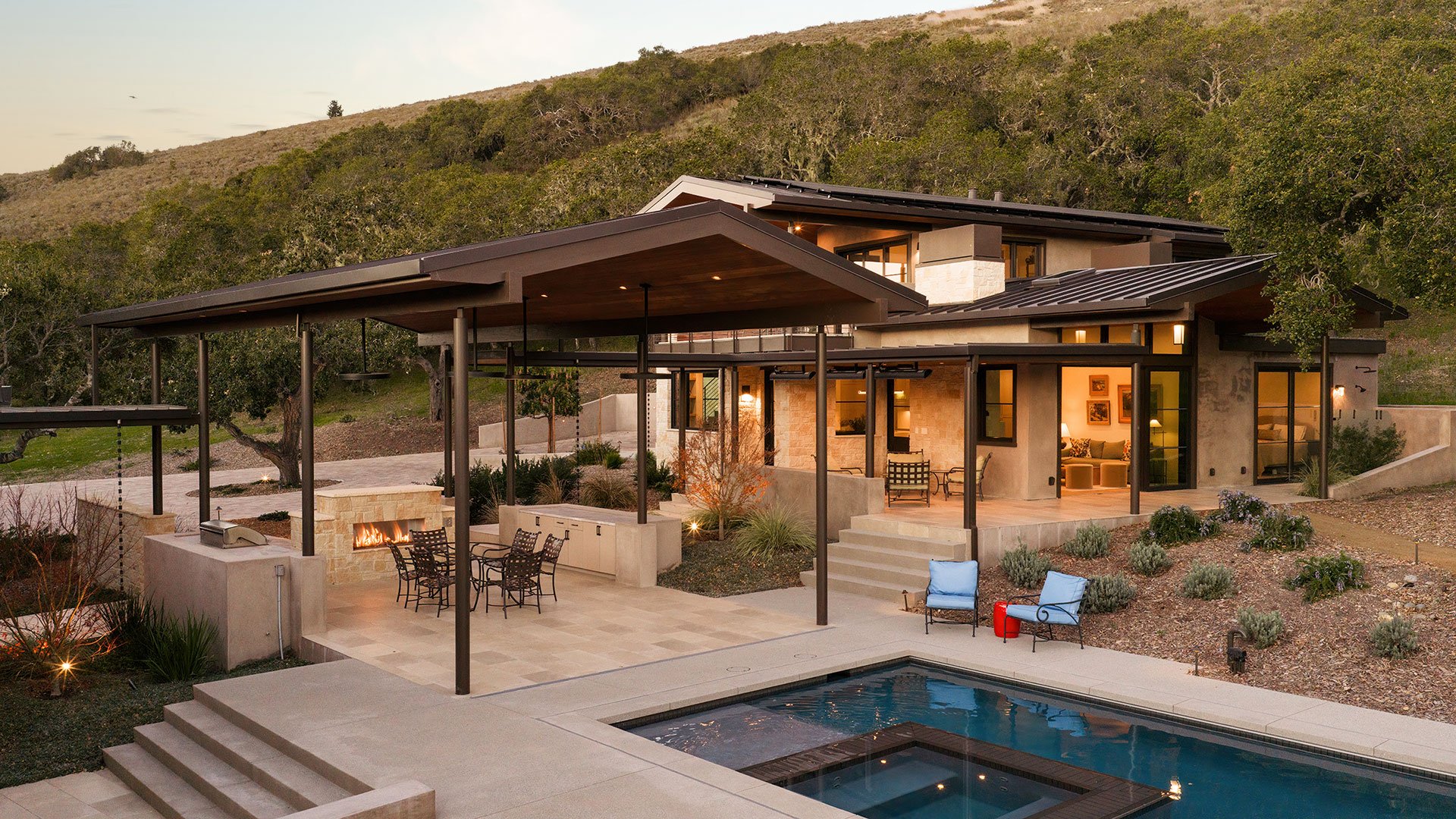 Este Canada | A Tehama Compound