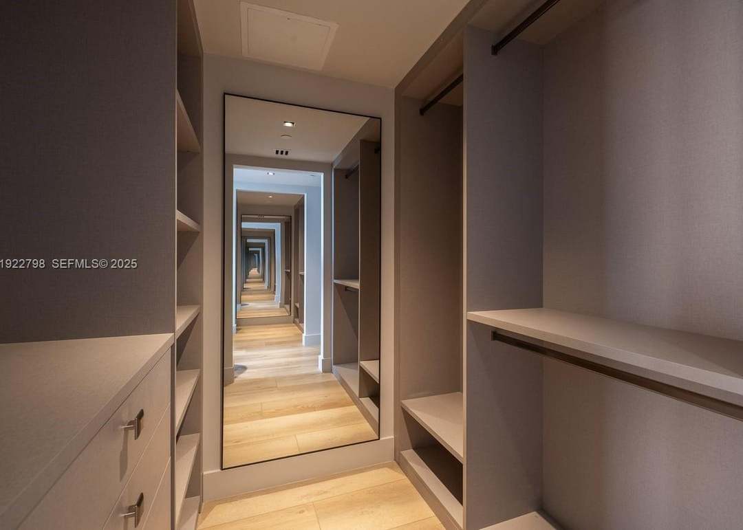 465 Brickell Ave #5701