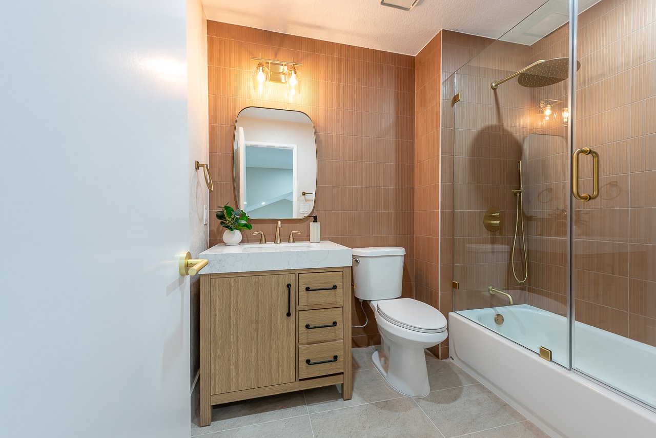 Newly Remodeled. 1 Bed/Bth down, Pioneer Elem!