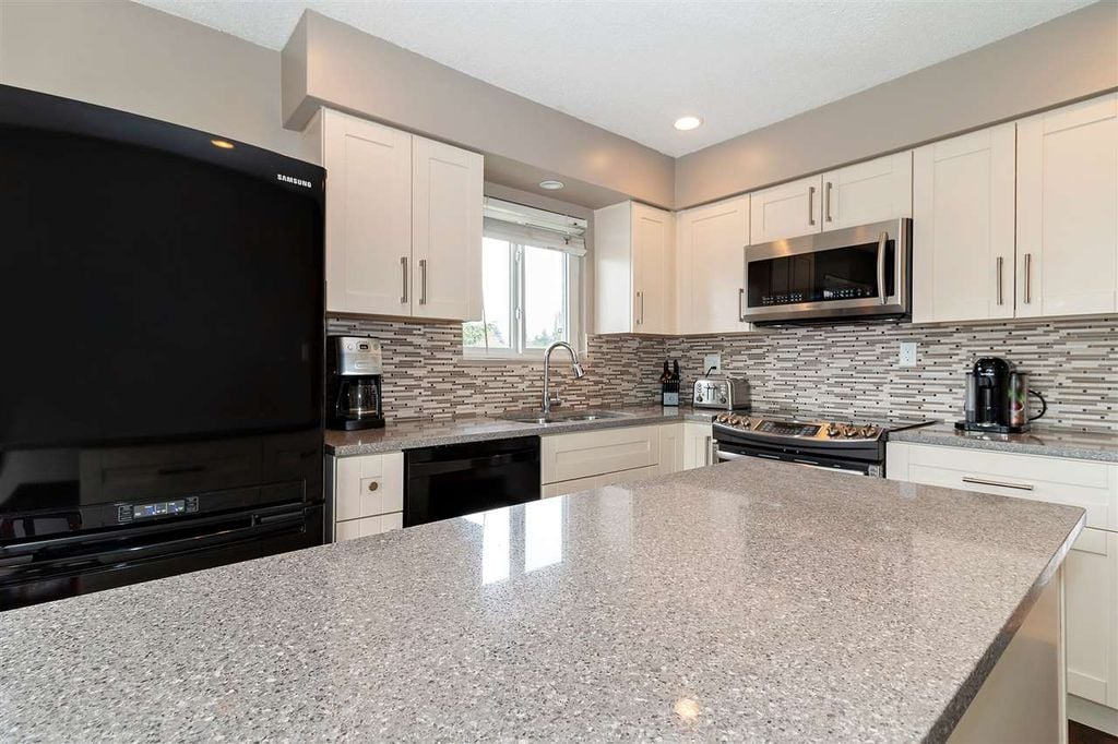 345 W 22nd St