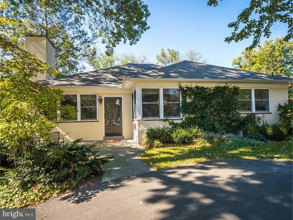 212 Locust Rd