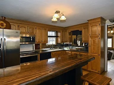 6 Oakland Dr