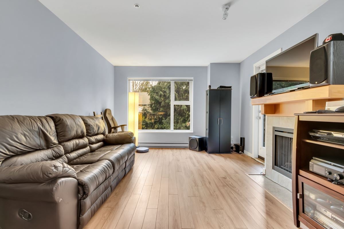 218-808 Sangster Pl