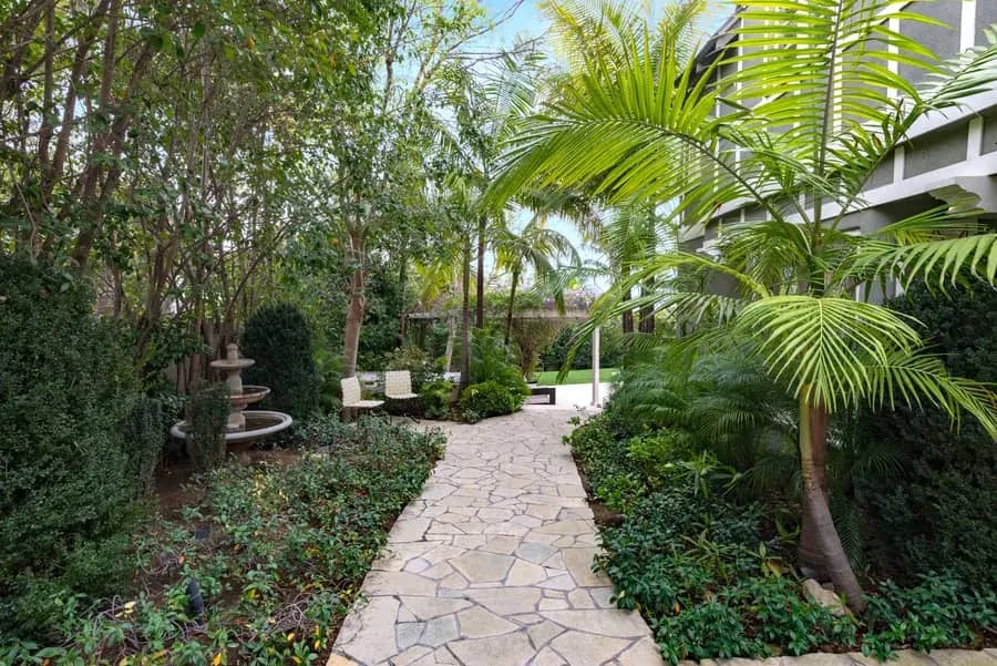 1423 N Doheny