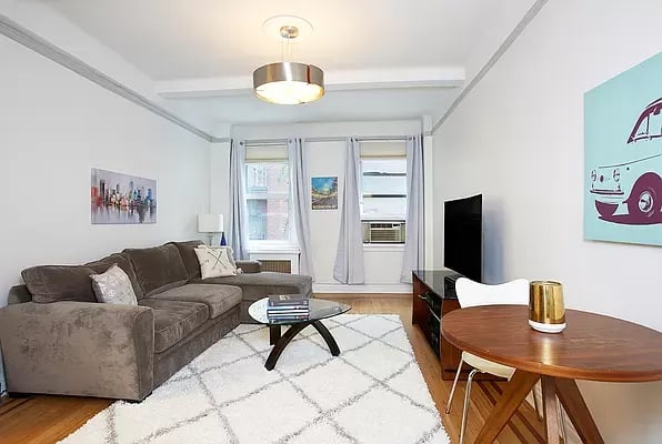 142 East 49th Street Unit: 4B