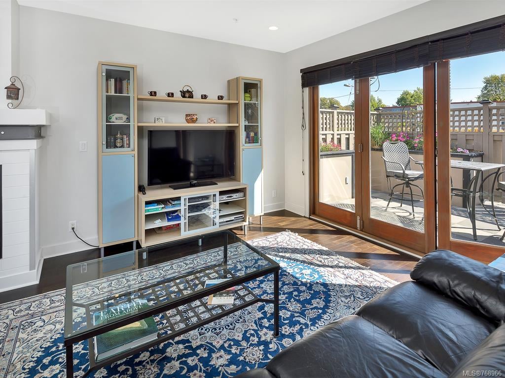 8-440 Parry St