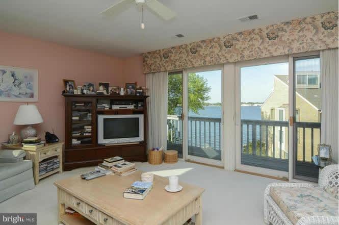 1 Horn Point Ct