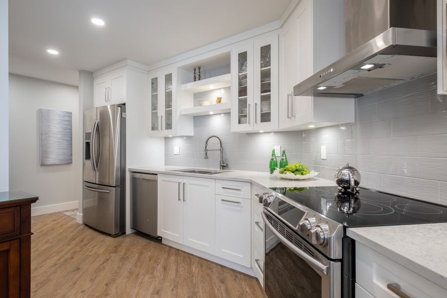 204-15367 Buena Vista Ave