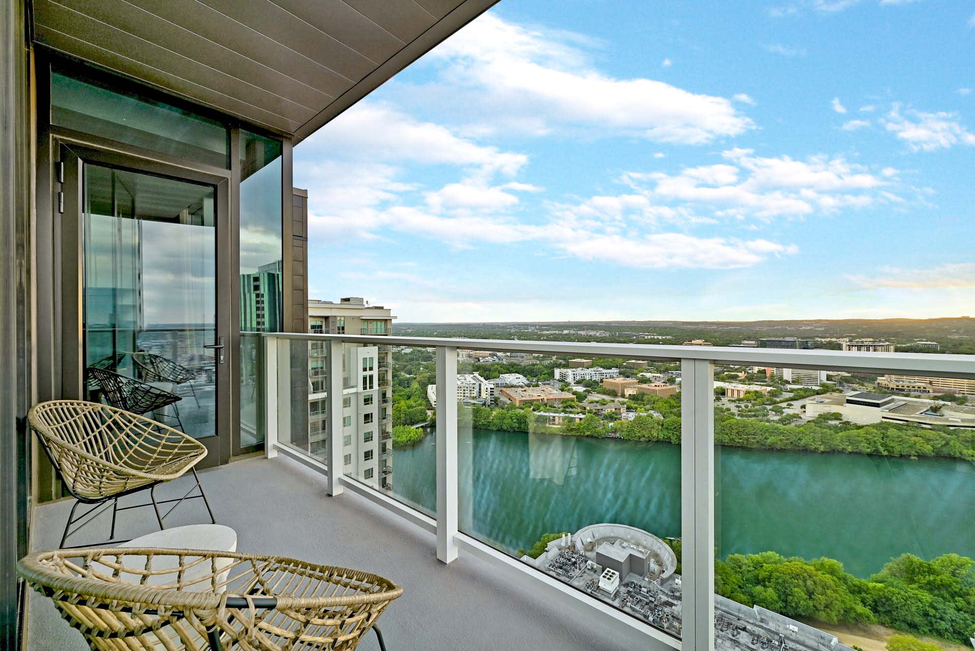 48 East Avenue #3201