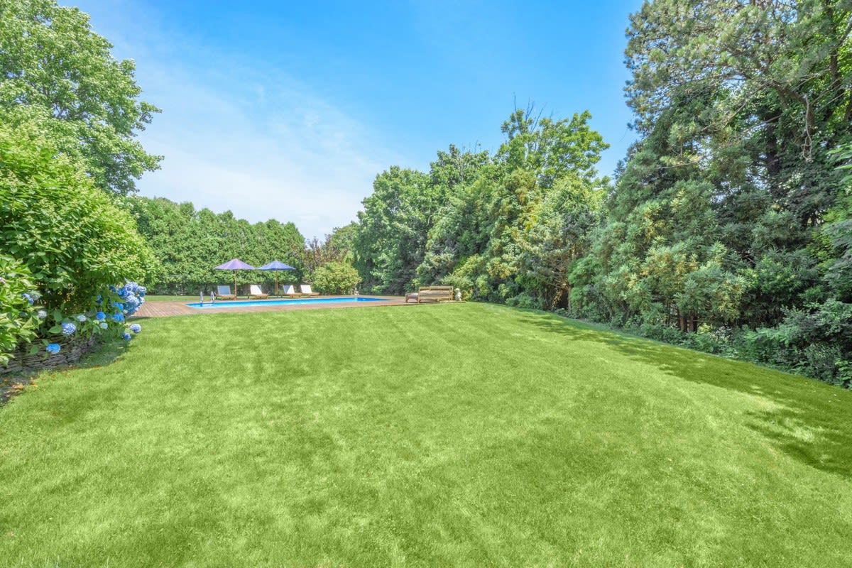 4 Peconic View Court