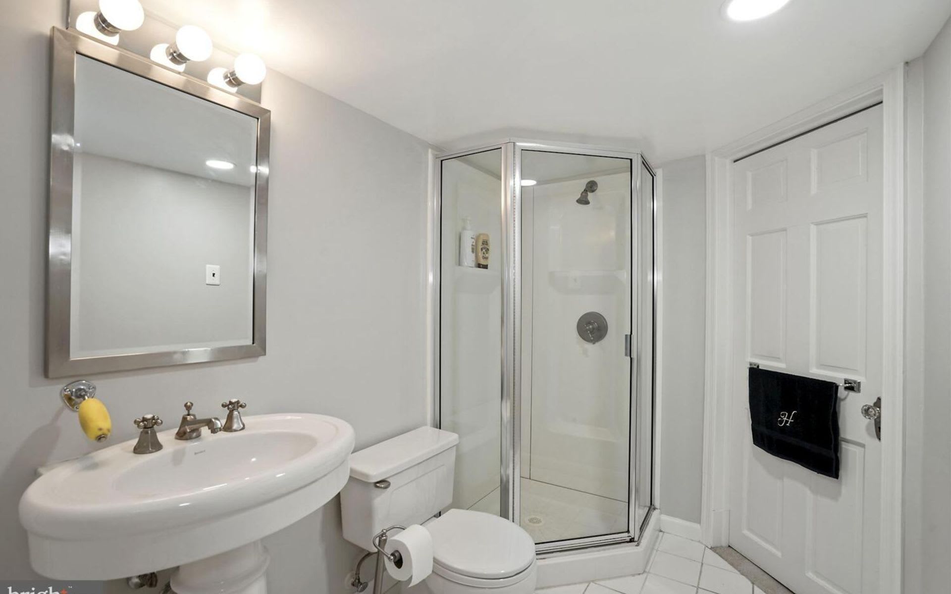 1409 Oakcrest Dr