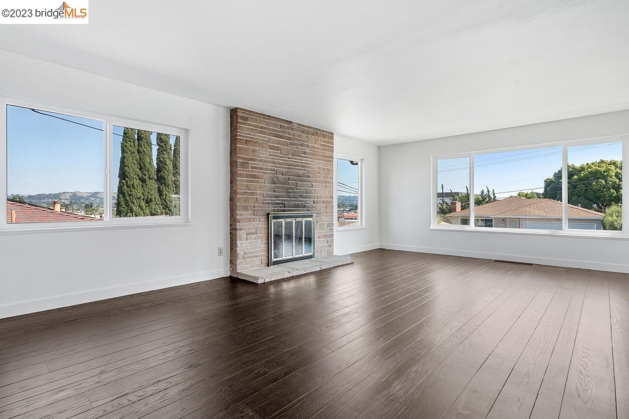 2454 San Carlos Ave