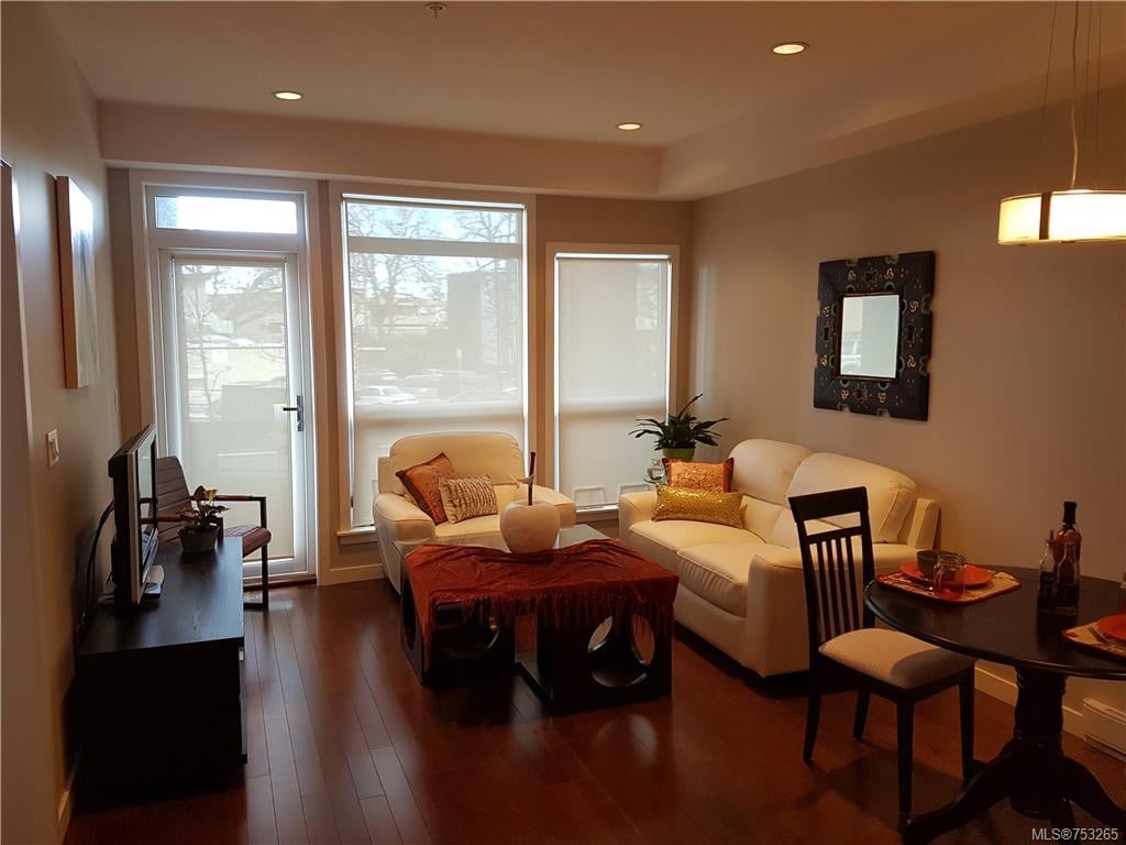 104-924 Esquimalt Rd