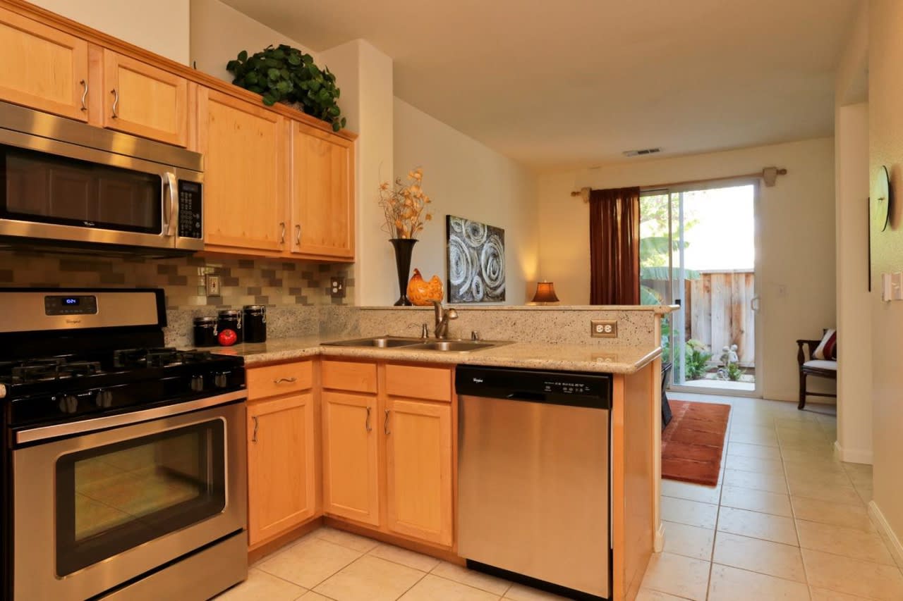 869 Monarch Cir