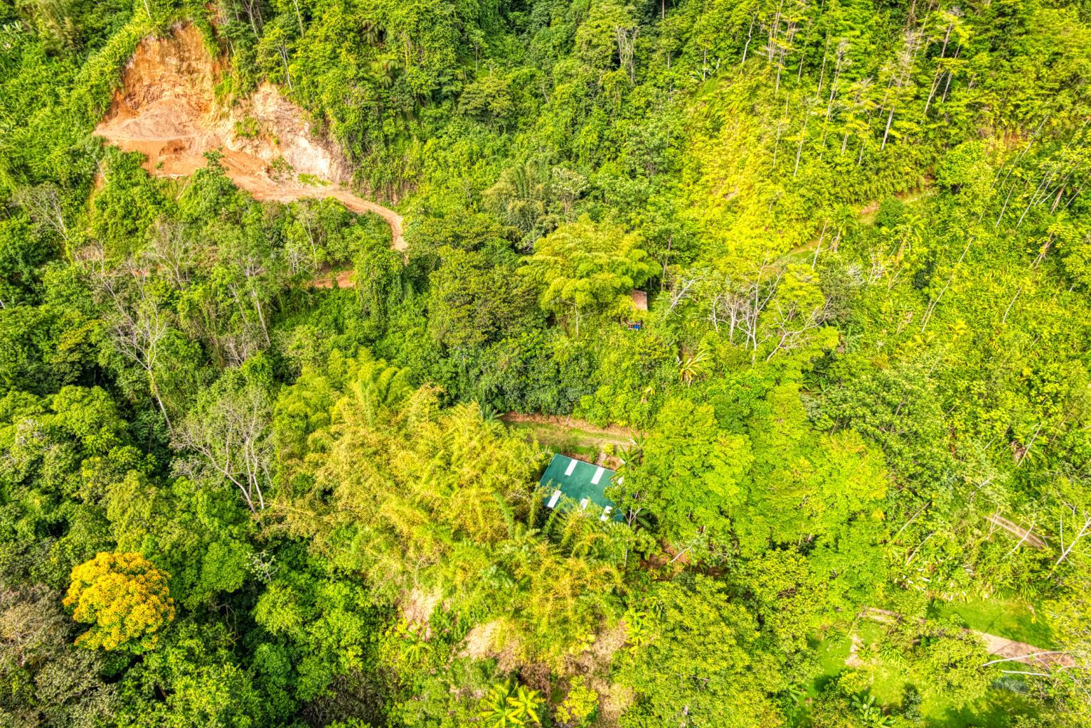 Exceptional Retreat Center on 62 Acre in Tinamastes