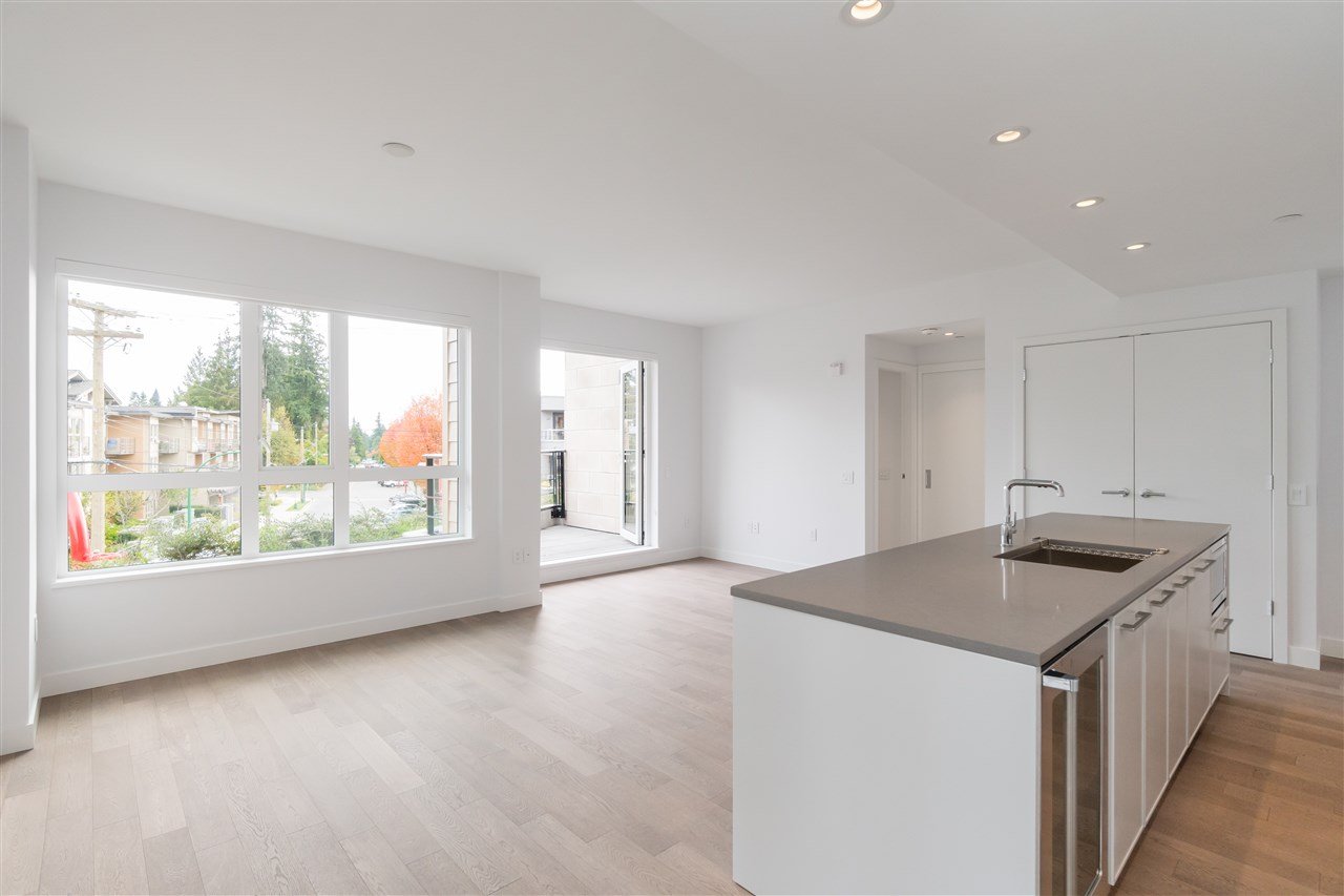 205-3230 Connaught Cres
