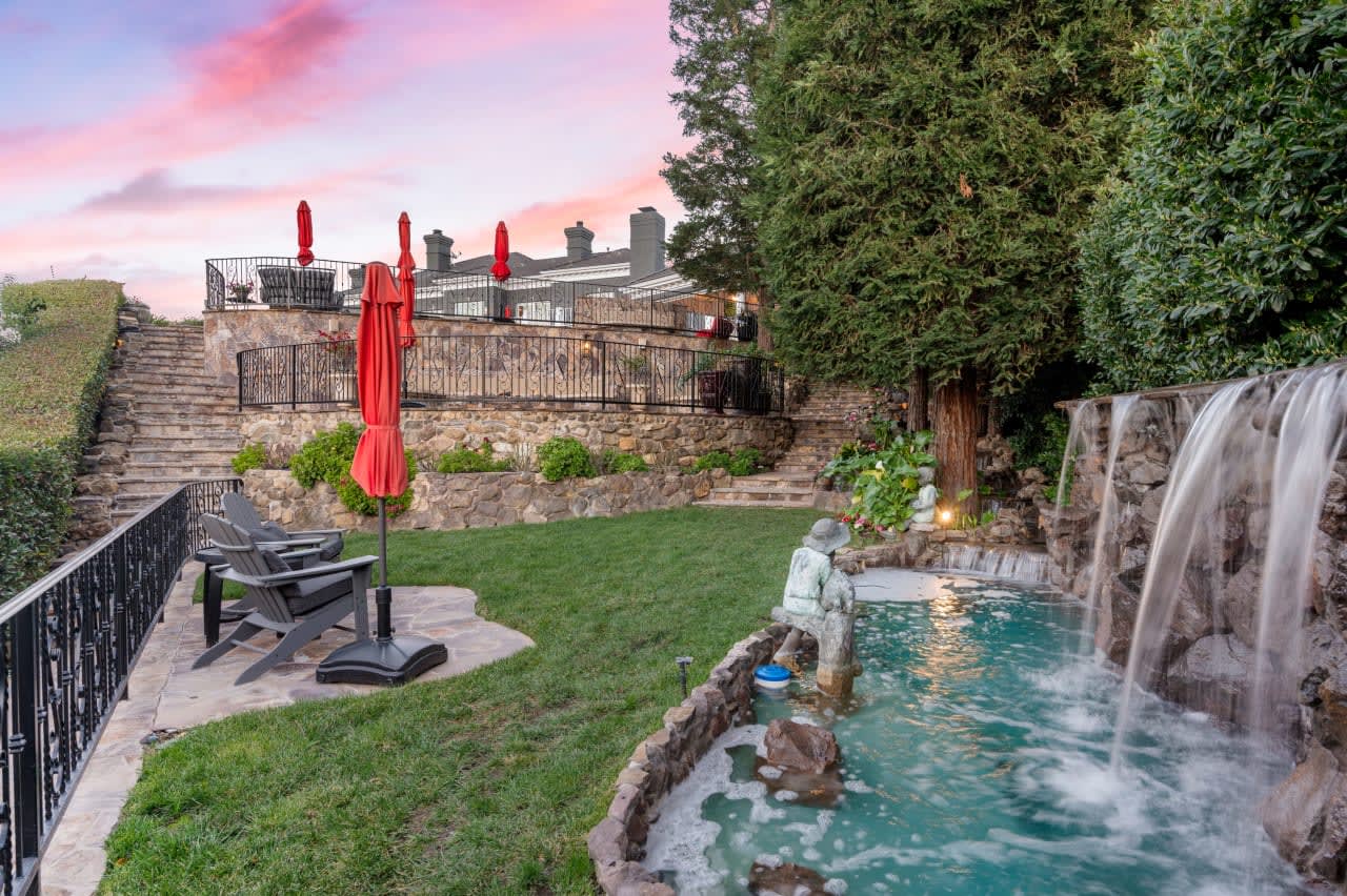 2750 Queens Garden Ct