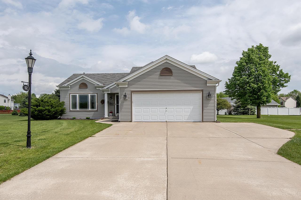 102 Field Dr
