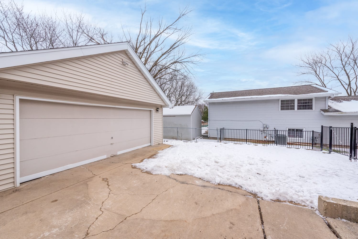 117 S Braintree Drive