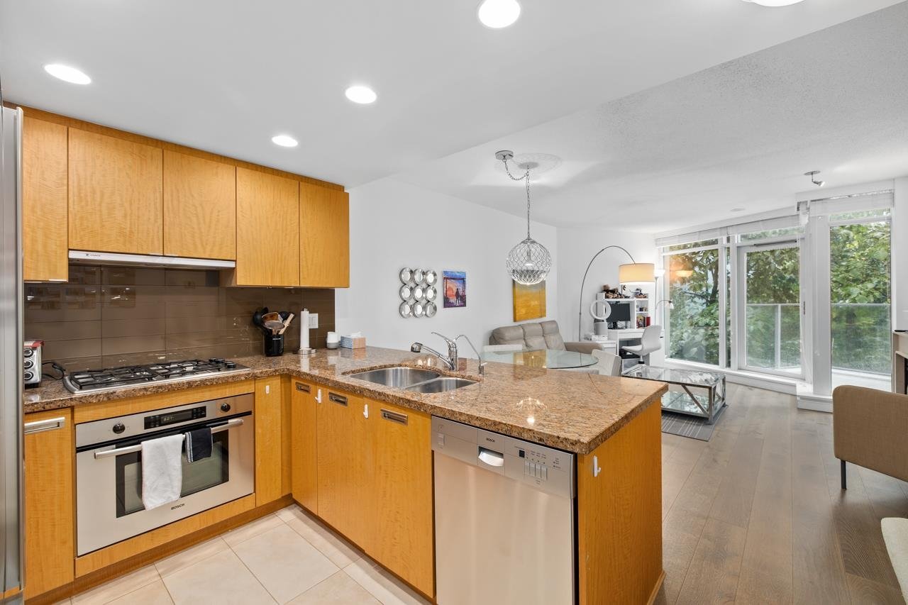 1628 Bayshore Dr