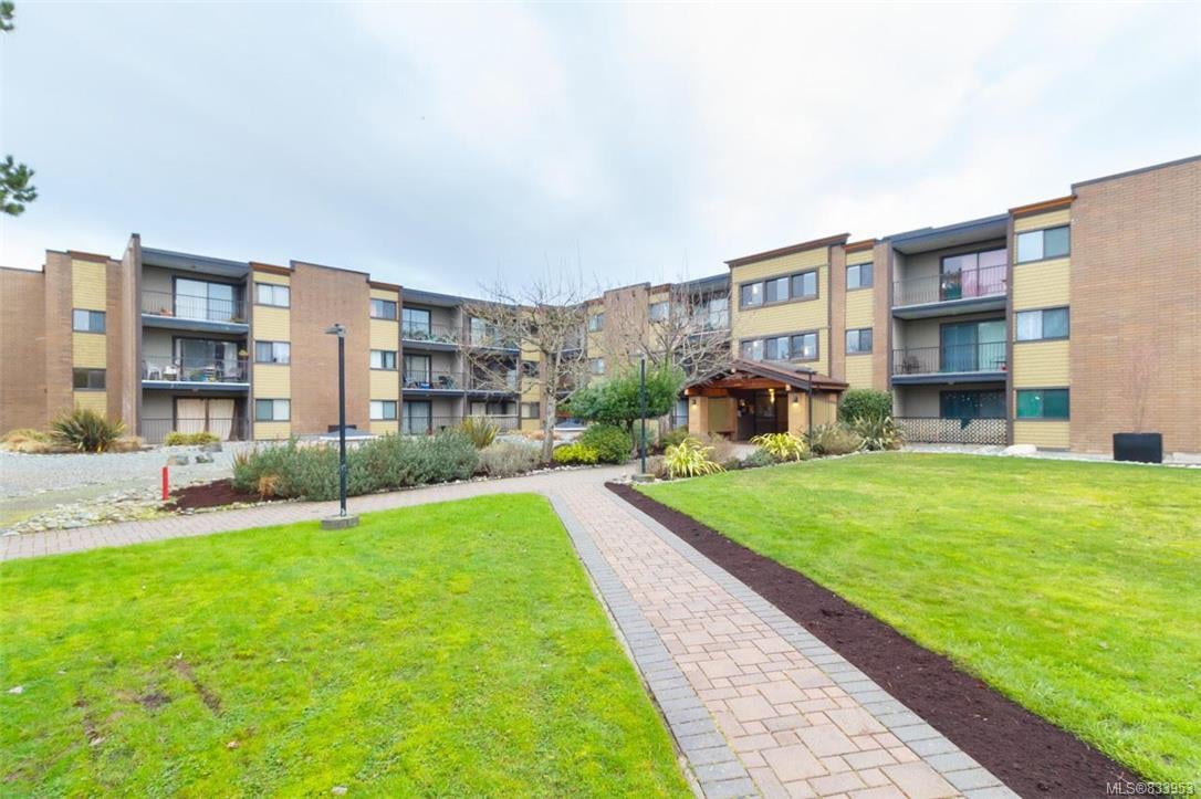 321-1870 McKenzie Ave, Saanich
