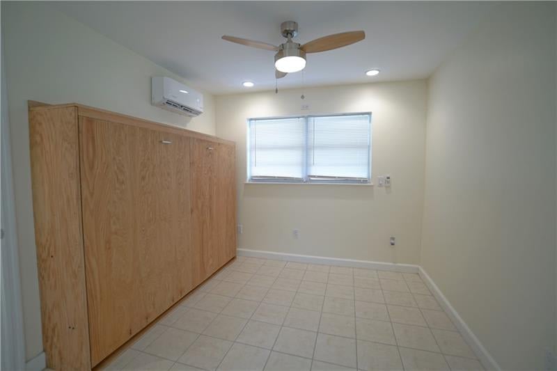 1009 NE 17TH CT