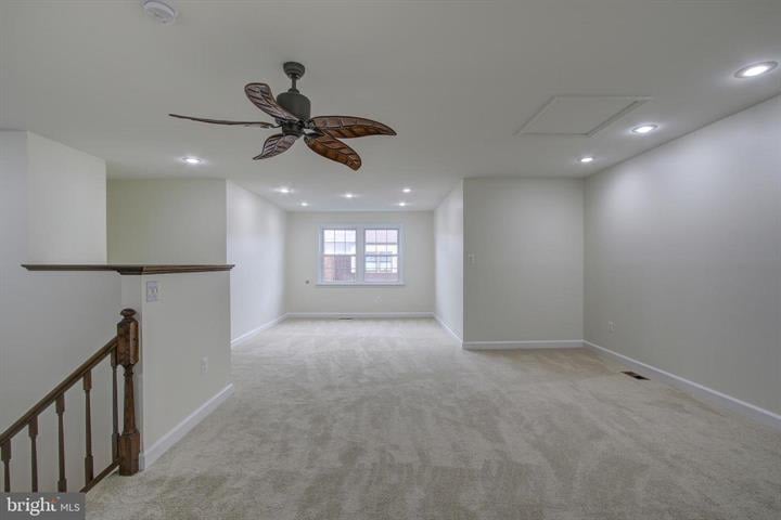 6262 Chaucer Ln