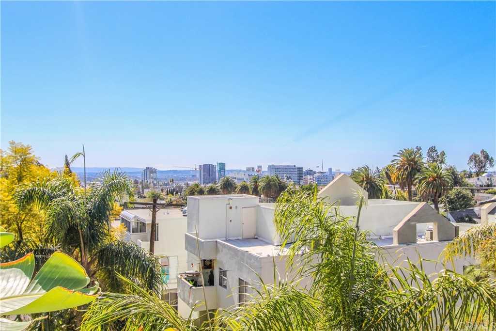 2222 N Beachwood Drive Unit 215