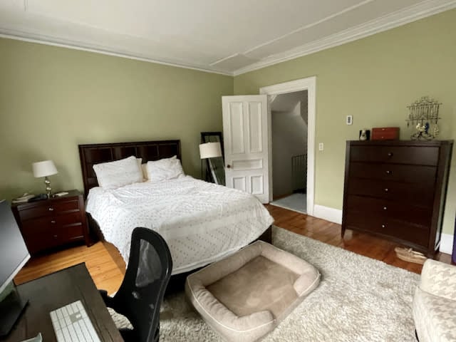 Warren Avenue - 2 bedroom 1 bathroom w. private Yard and In-unit Laundry! 