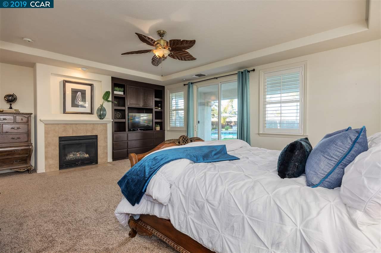 1449 Pinegrove Way