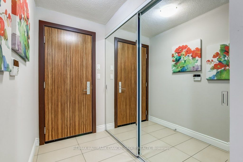 60 South Town Centre Blvd #323
