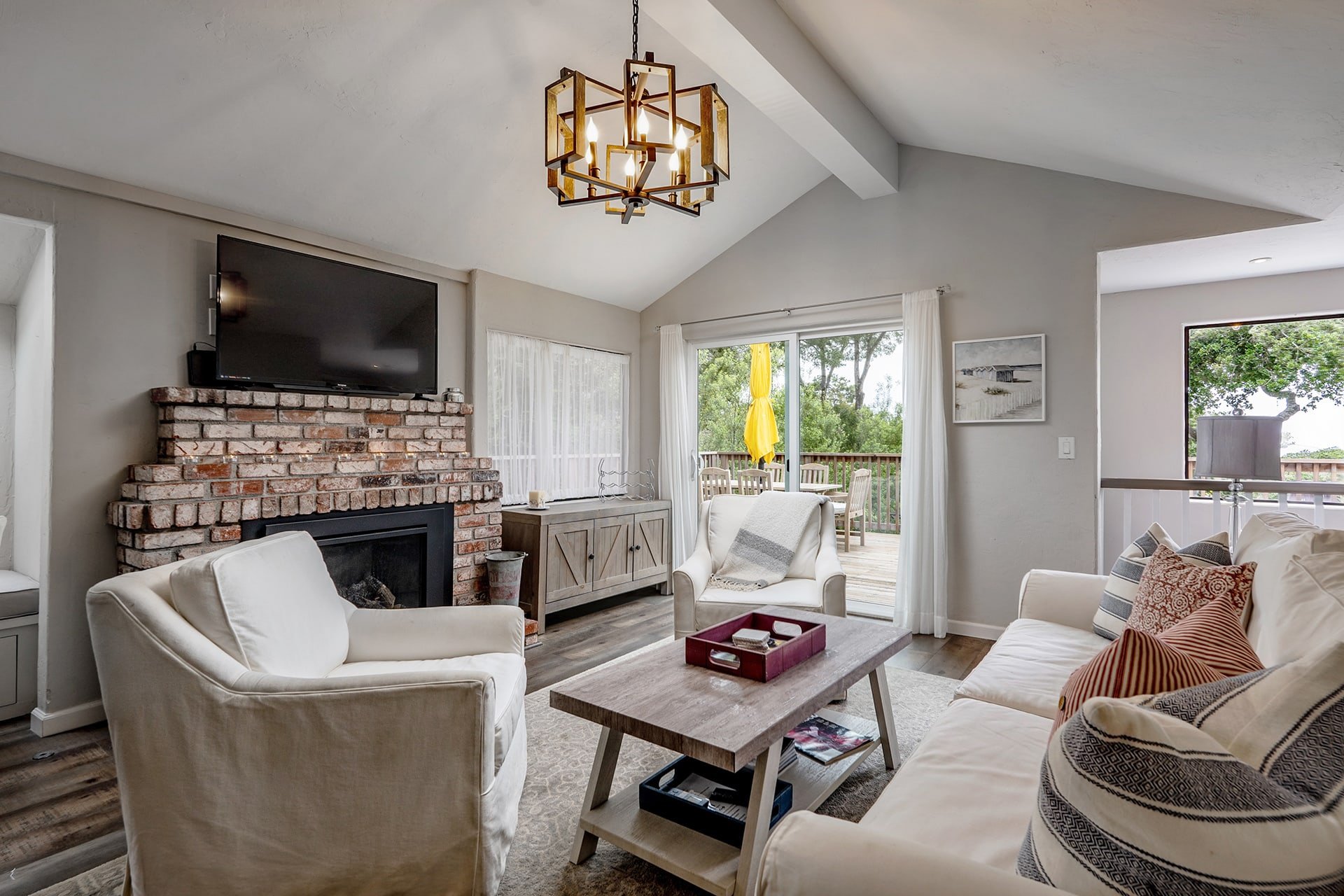 Grey Goose - Charming Downtown Carmel Cottage