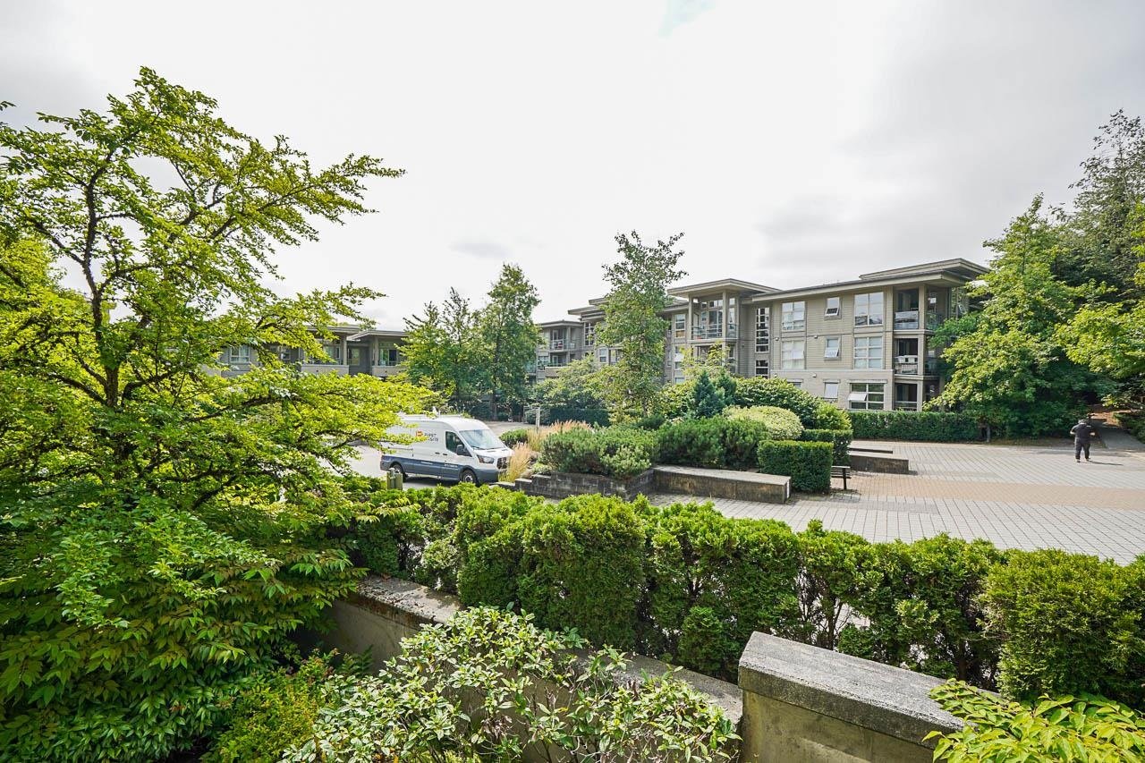 316-9319 University Cres