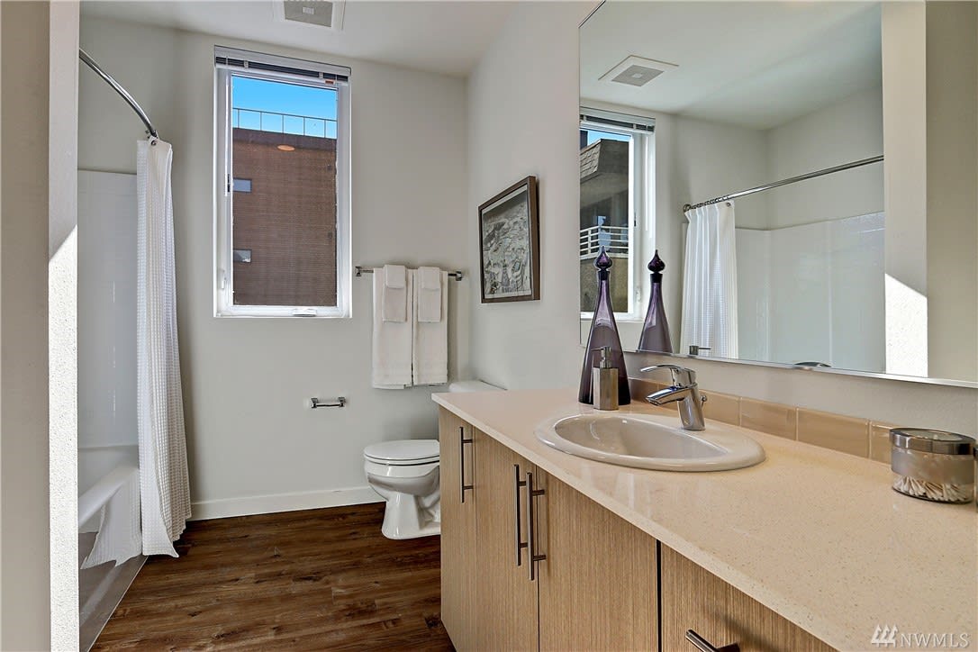 121 12th Ave E, #302