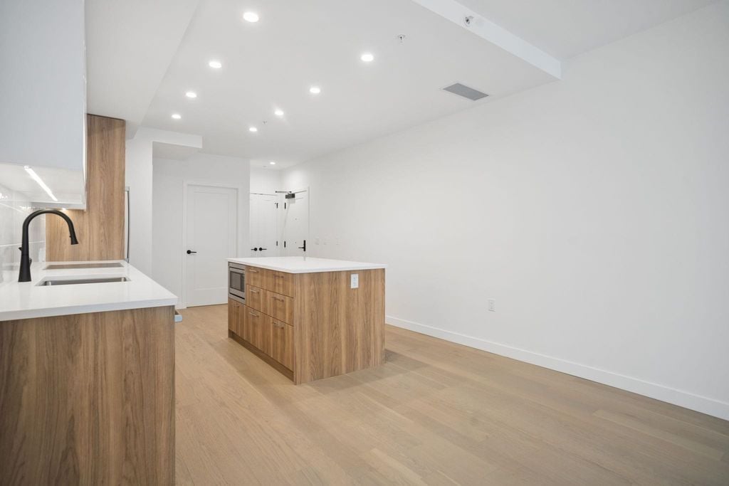 8398 Oak Street 204, Vancouver