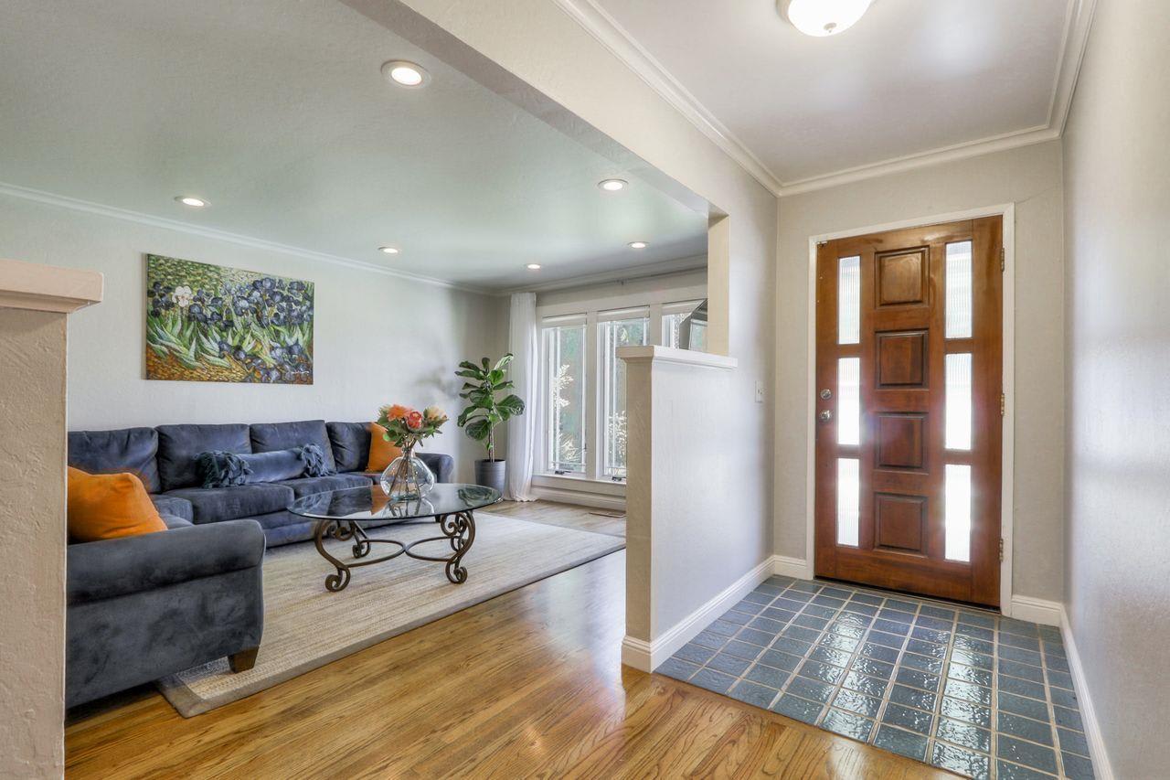 1555 Hervey Ln
