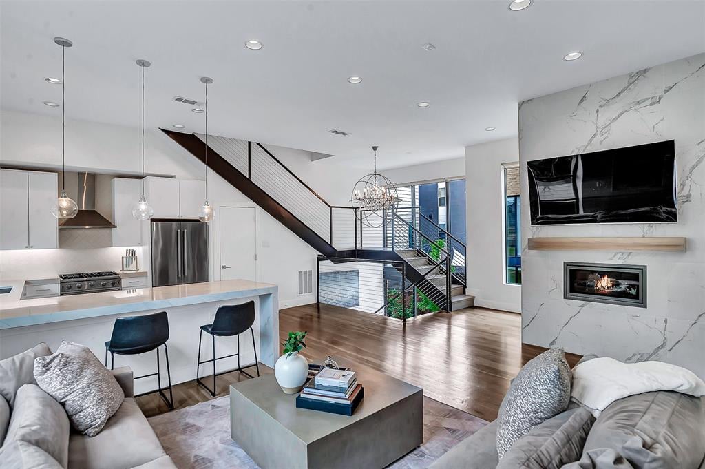 1847 Summit Ave, #2D