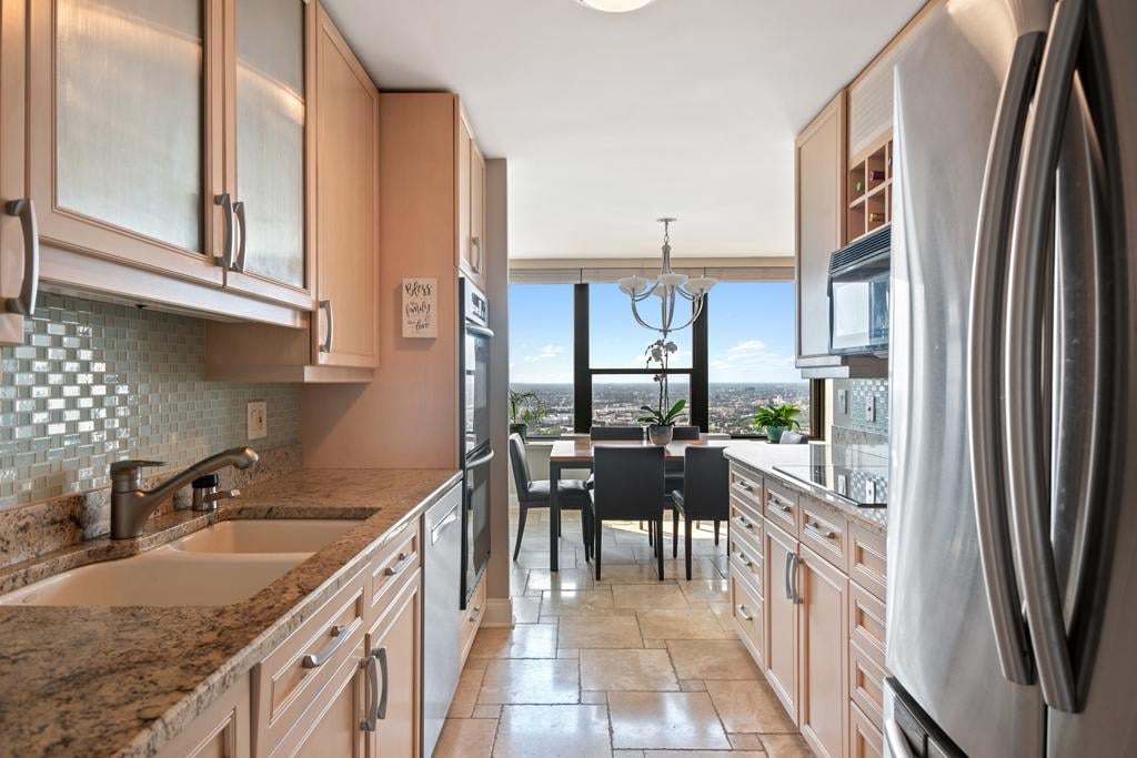 1560 N Sandburg Terrace # 4115