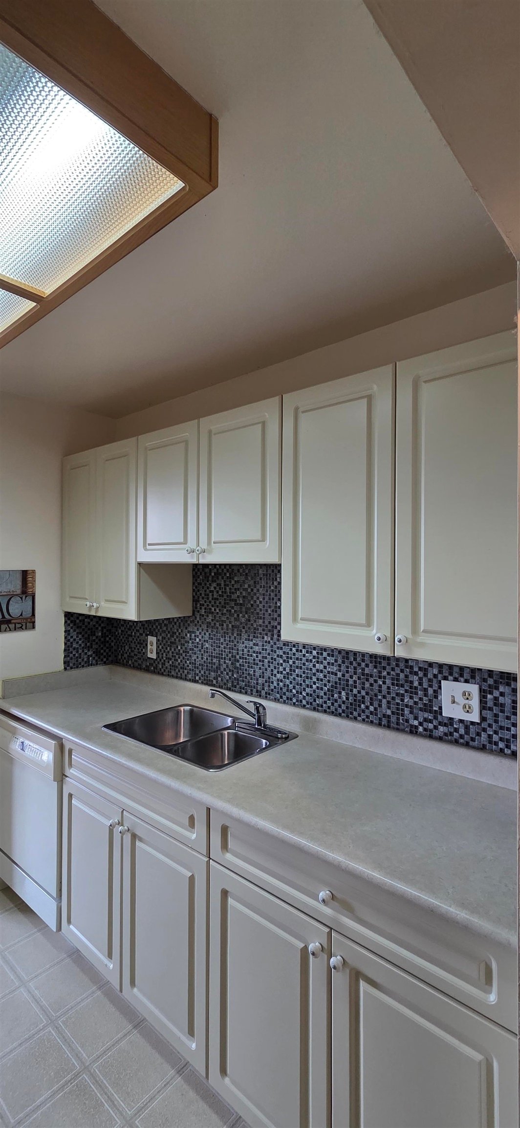 1103-710 Seventh Ave