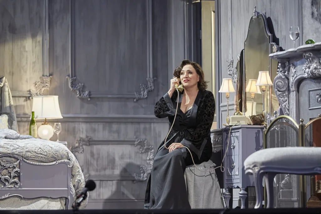 How does the Opera Theatre of Saint Louis build a season?