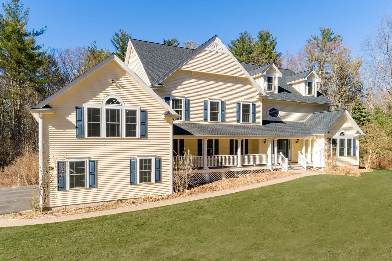 Home for Sale – 21 Caverno Drive, Lee, NH