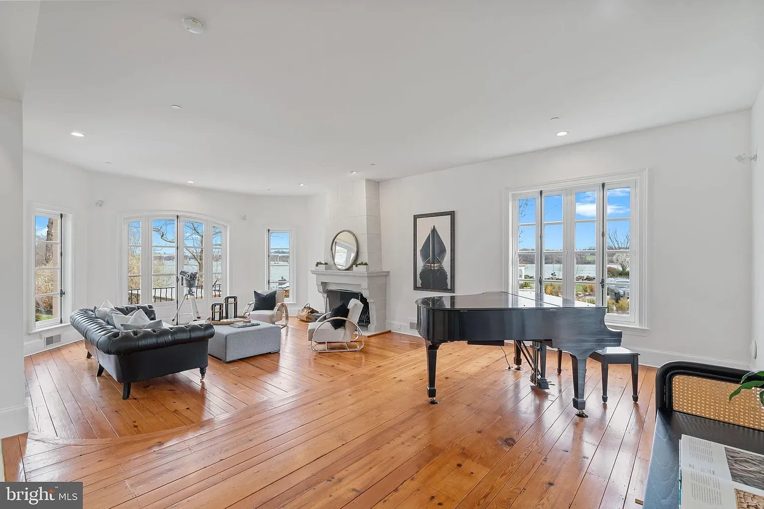 225 Wardour Dr