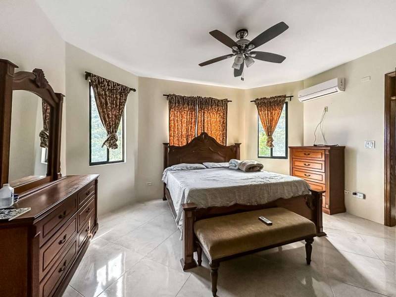 347 Mount Healthy 4 Bedroom Apartment
