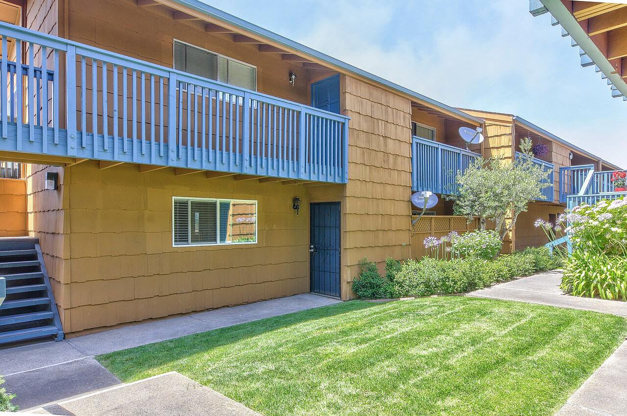 3156 Eucalyptus St APT 8